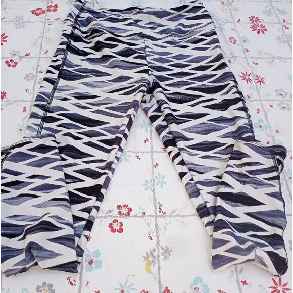 Athletic Collection M White Black Geometric Pattern Gym Women's Leggings - Picture 1 of 7